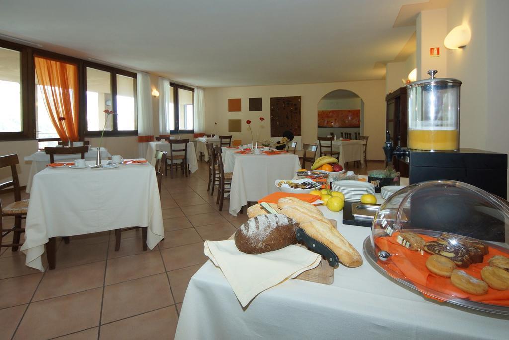 Hotel Garni Al Poggio Тиньяле Экстерьер фото