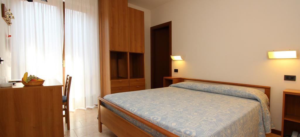 Hotel Garni Al Poggio Тиньяле Экстерьер фото