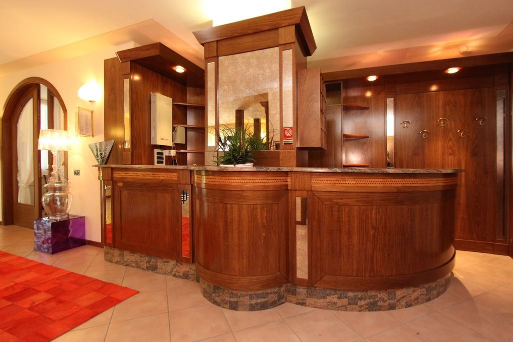 Hotel Garni Al Poggio Тиньяле Экстерьер фото